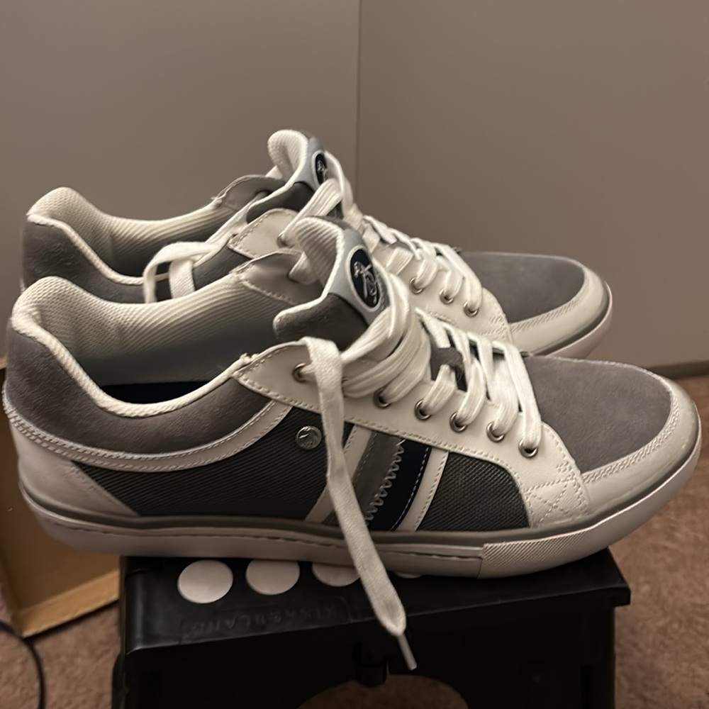 Original men’s penguin shoes size 11